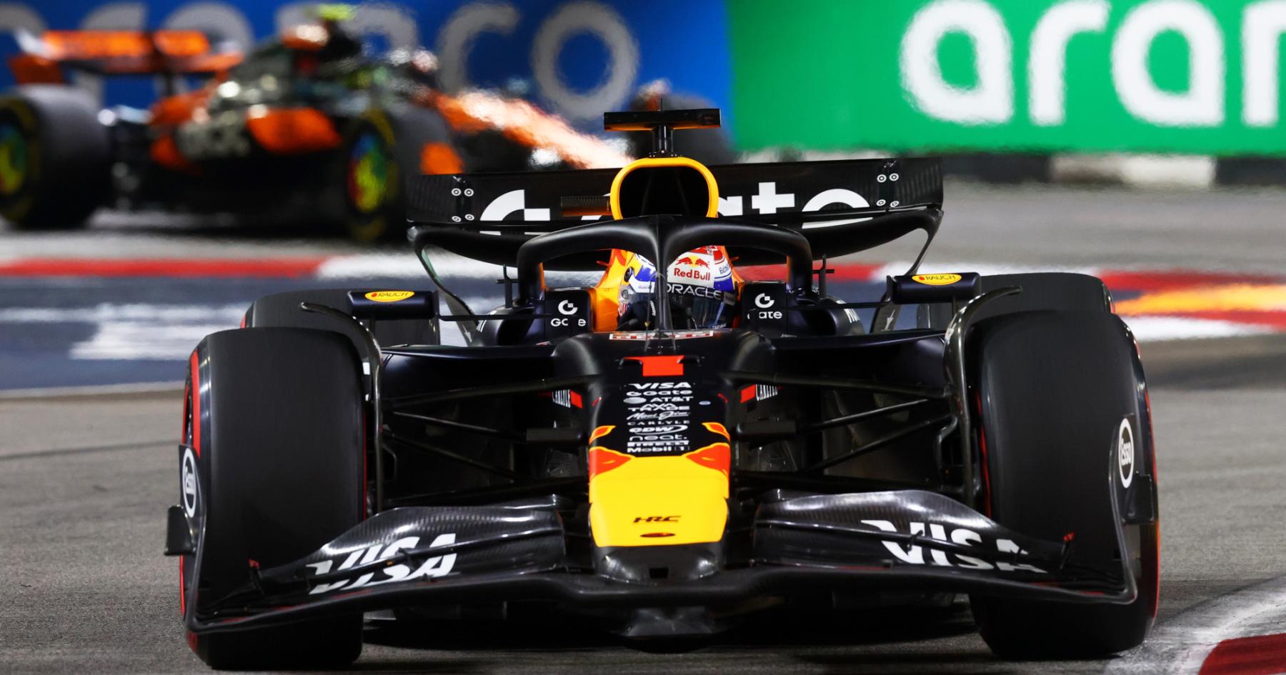 Worstelende Verstappen verslaat McLaren, Russell oppermachtig in Singapore