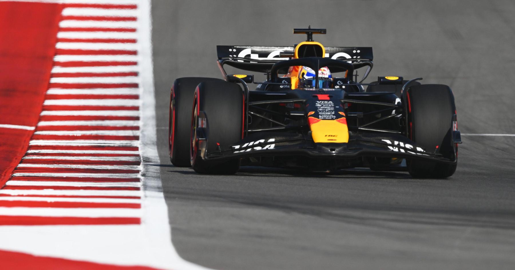 Weergaloze Verstappen deelt nieuwe mokerslag uit aan McLaren