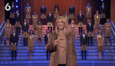 Linda de Mol schittert in een prachtige satijnen blazer