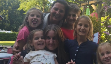 Familie Jelies sluit oudste dochter Jennie weer in de armen: 'Emotioneel weerzien'