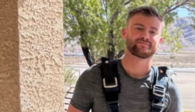 Britse Mitchell (24) en instructeur maakten val van ruim 3000 meter, maar overleefden het