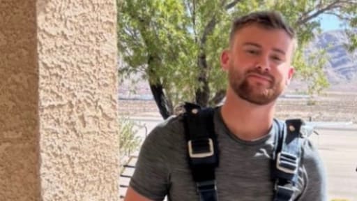 Britse Mitchell (24) en instructeur maakten val van ruim 3000 meter, maar overleefden het