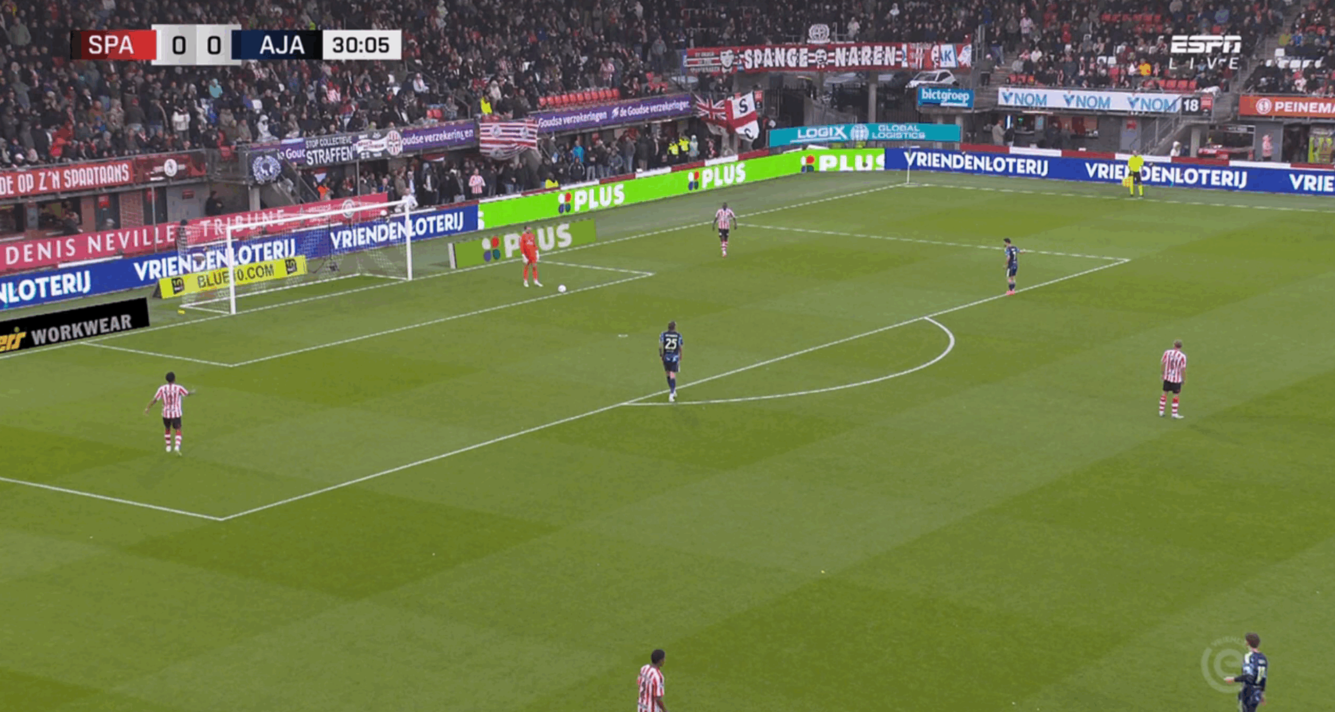 Ajax-fans zijn al na 20 minuten klaar met basisspeler: 'Wat een slappe jongen!'