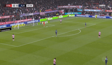 Ajax-fans zijn al na 20 minuten klaar met basisspeler: 'Wat een slappe jongen!'