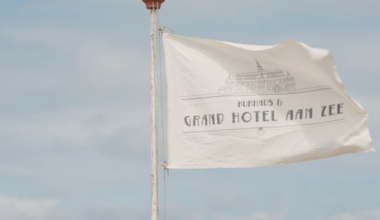 KRO-NCRV komt met het eerste romantische kostuumdrama: 'Grand Hotel aan Zee'