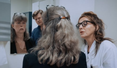 Beau van Erven Doorens diep onder indruk van patiënte met gezichtsamputatie in Over Leven met Kanker