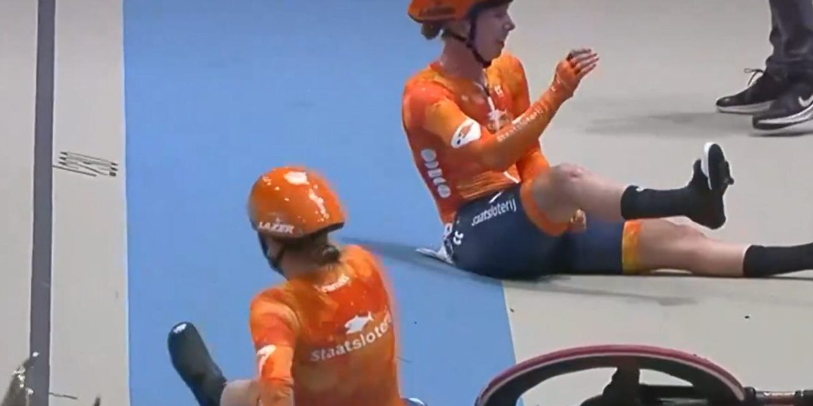 Drama in WK-koppelkoers: Wiebes en Van Belle hard onderuit in winnende positie