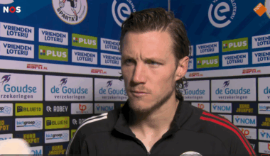 Wout Weghorst is heel geïrriteerd: 'Ik zie Heitinga staan in de kleedkamer en dan denk ik:...'
