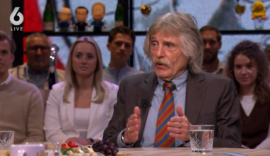 Johan Derksen steunt plannen voor buitenlandse duels: 'Ze moeten niet zeuren'