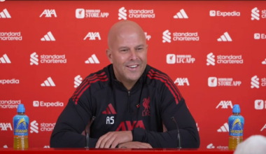 Arne Slot volledig verrast tijdens perspraatje Liverpool: 'Dit is de laatste vraag die ik verwachtte'