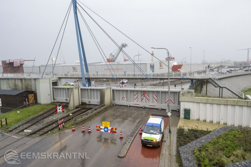 Dijkdoorgangen Delfzijl zondagochtend dicht vanwege hoge waterstand - Eemskrant.nl