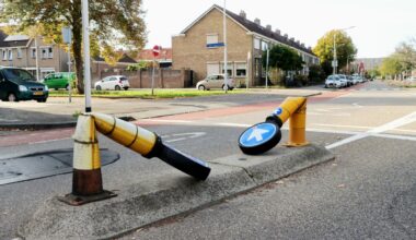 Verkeerspaaltjes buigen voor vandalisme - Sliedrecht24