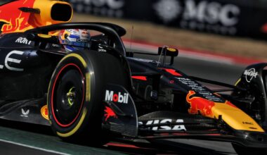 Ricciardo lacht genoeglijk: "Max Verstappen is belachelijk"