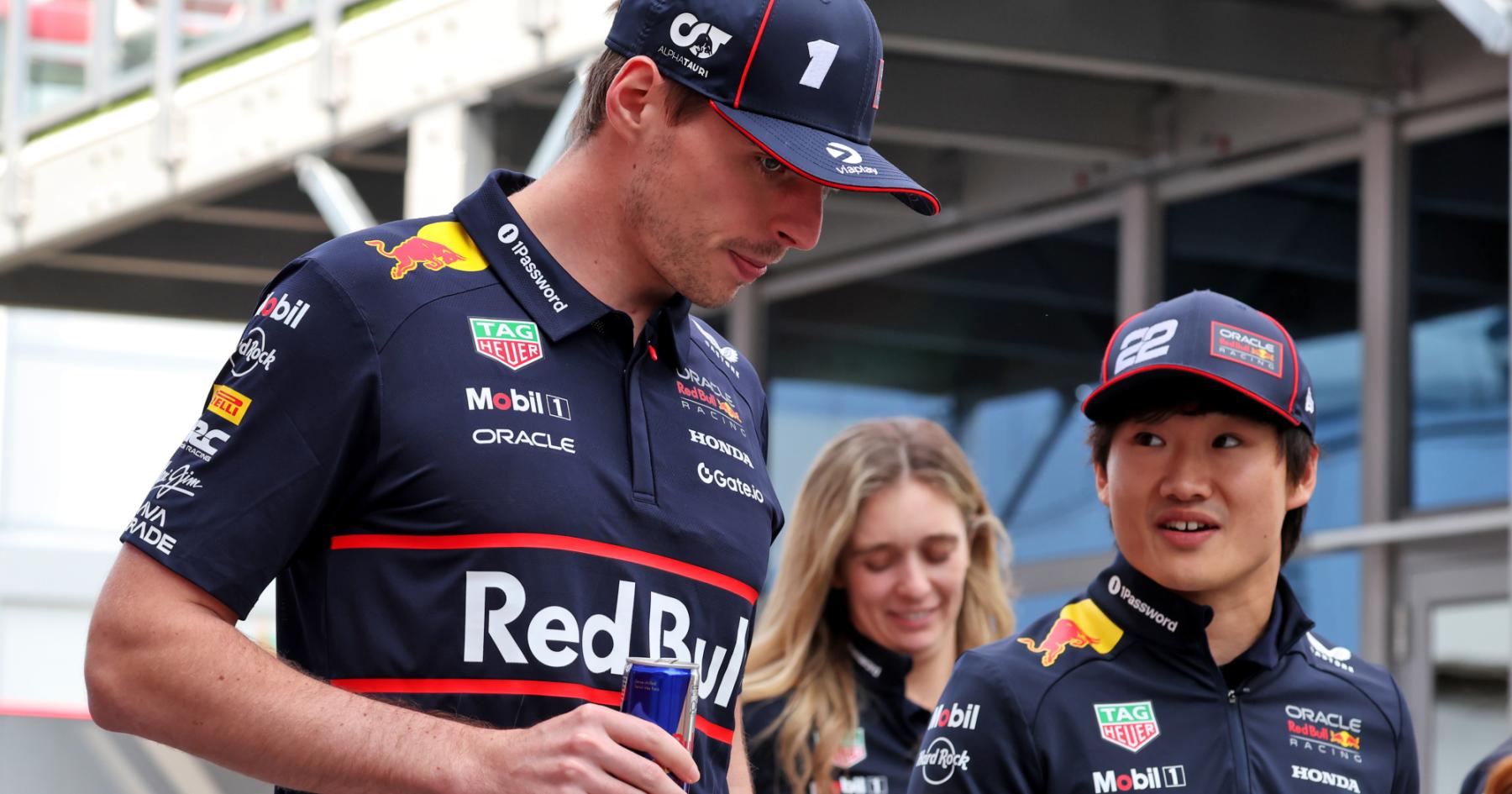 Tsunoda soms verbijsterd door Verstappen: "Ik begrijp niet hoe hij dat doet!"