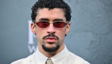 Bad Bunny sneert in SNL naar Fox News en neemt het op voor fans: 'Overwinning voor ons allemaal'