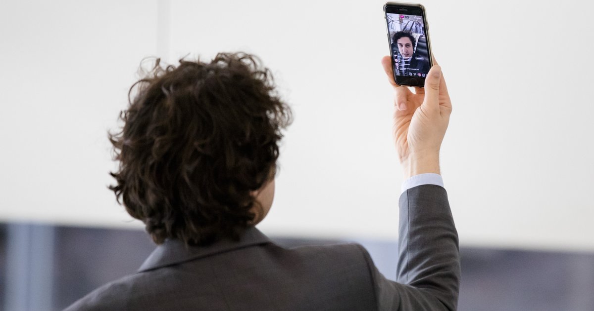 Jesse Klaver vlogt in de Tweede Kamer
