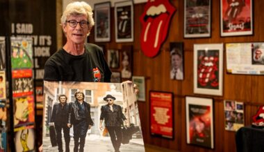 Rolling Stones-fan Jelle exposeert enorme collectie: 'Er is geen dag zonder The Stones' - RTV Oost