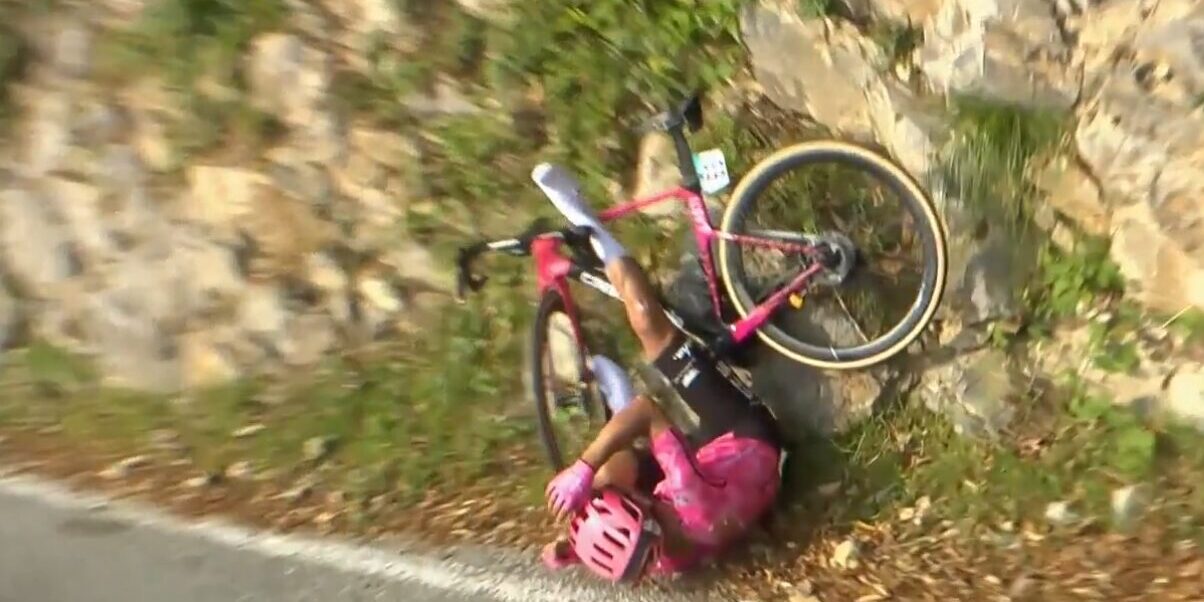 EF Education-EasyPost deelt update over Richard Carapaz na nare val in Ronde van Lombardije