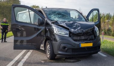 Fietser overleden na aanrijding met bestelbus - Rijnmond