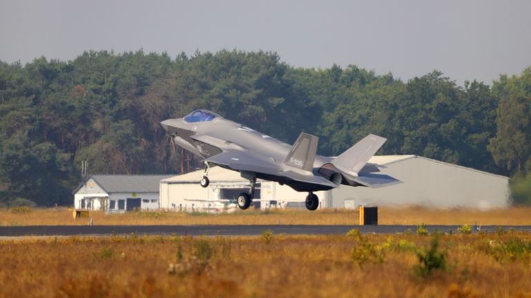 F-35 van de Koninklijke Luchtmacht op Vliegbasis Eindhoven (foto: Collin Beijk)