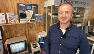 Laurens van der Donk in het HomeComputerMuseum in Helmond (foto: Omroep Brabant).