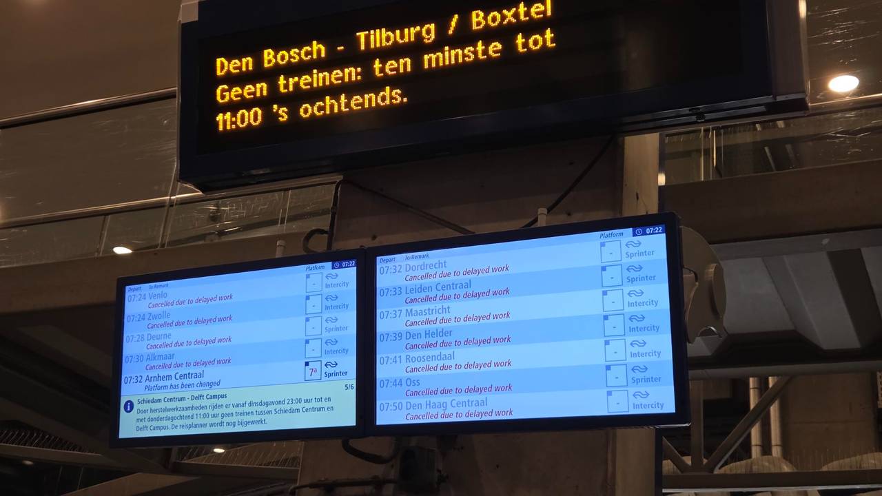 Geen treinen op station Den Bosch (foto: Noël van Hooft).