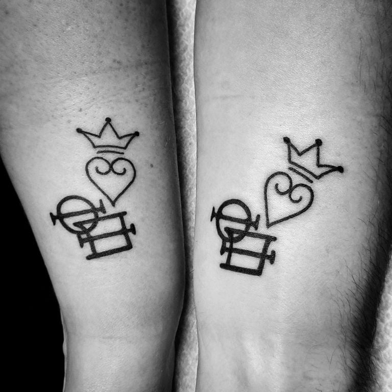 Joost en zijn vrouw met de tattoo die hun trouwring vervangt (eigen foto).