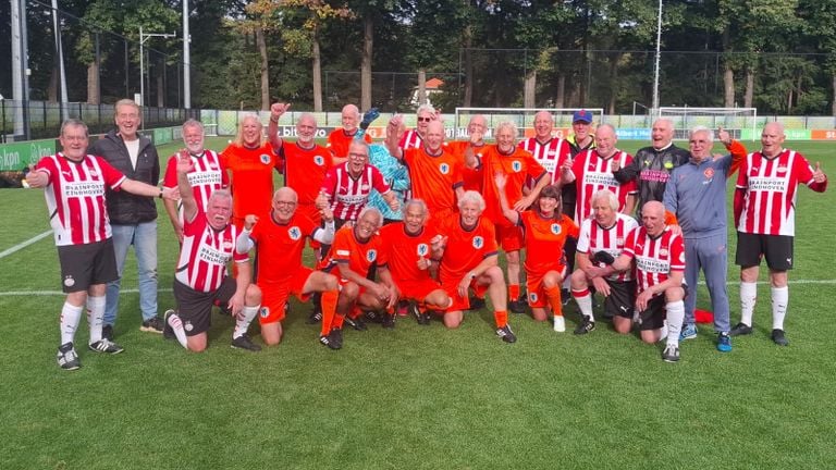 Het Nederlands team oefende tegen de Old Stars van PSV.