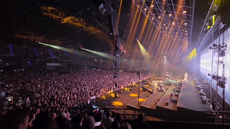Flemming in een uitverkocht Ahoy (foto: Noël van Hooft)
