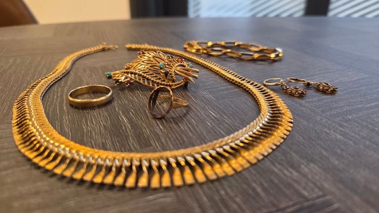 Goudopbrengst van een ochtendje  in het Goudwisselkantoor(foto: Noël van Hooft).