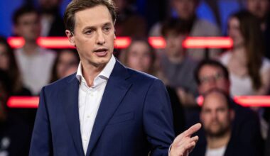 Laurens Dassen, lijsttrekker van Volt, is teleurgesteld met de verkiezingsuitslag van zijn partij (foto: ANP).