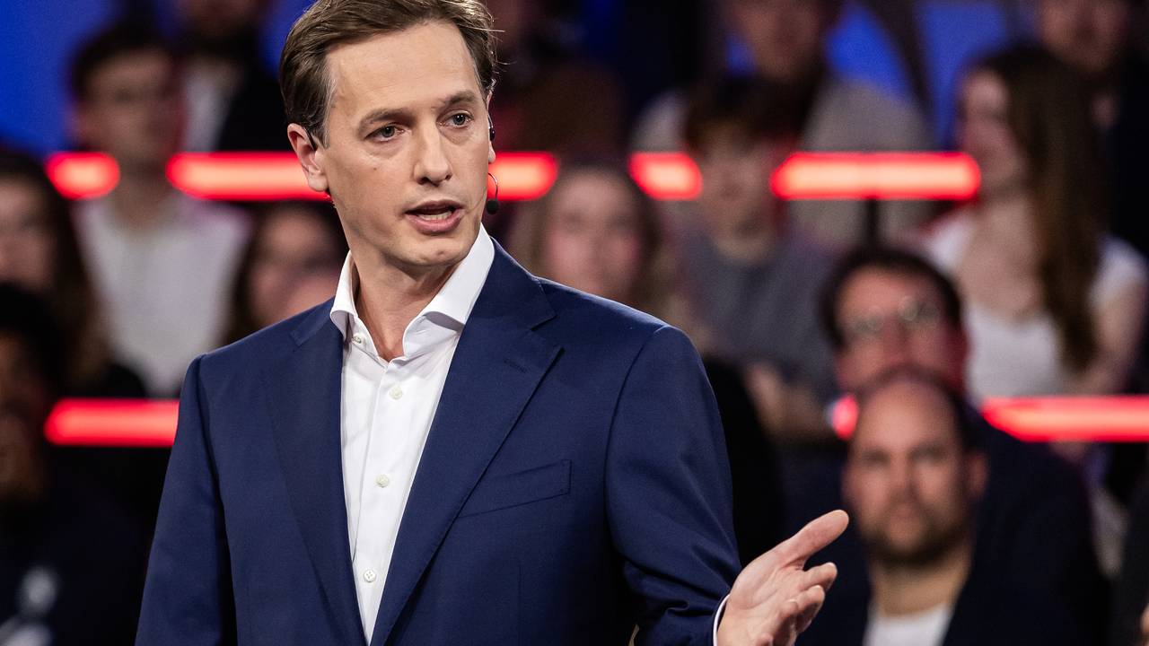 Laurens Dassen, lijsttrekker van Volt, is teleurgesteld met de verkiezingsuitslag van zijn partij (foto: ANP).