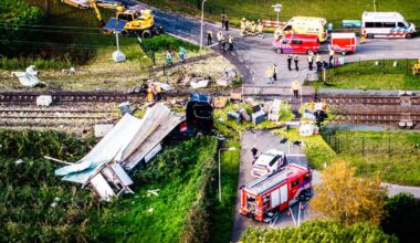Ravage na het ongeluk op de overweg (foto: ANP).