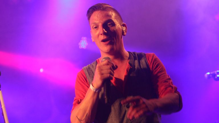 BZB-gitarist Paul Rademaker voordat hij de band verliet (foto: Martijn de Bie).