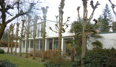 De leegstaande villa aan de Robijndijk in Roosendaal.