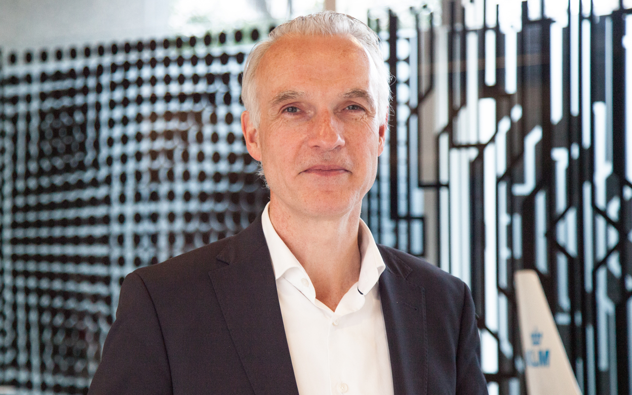 KLM krimpt directie in om kosten te besparen: Barry ter Voert weg