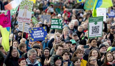 Tienduizenden mensen lopen Klimaatmars: 'Het is zo nodig, ik ben echt bang' - Omroep West