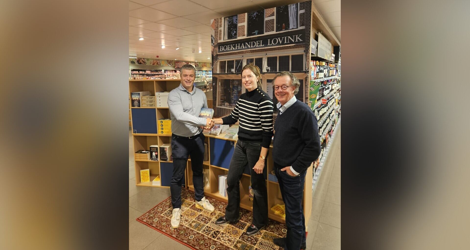 Lokale samenwerking: boeken van Lovink bij PLUS Mensink | Zakelijk