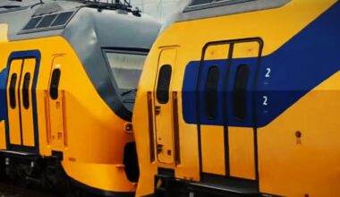 Minder treinen tussen Rotterdam en Amsterdam | Schoorsteen in brand, vuur schiet eruit - Rijnmond