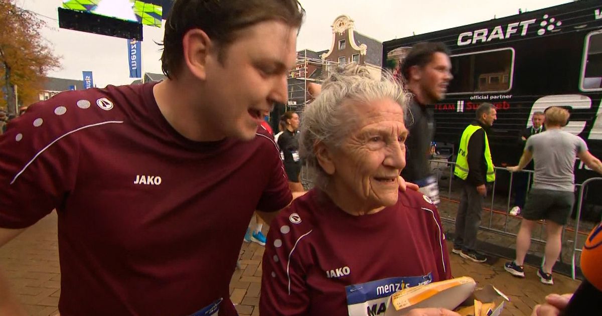 4 Mijl: Mariet van 81 liep met drie kleinzonen: 'Volgend jaar zijn we er gewoon weer hoor!' - RTV Noord