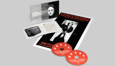 De speciale cd box Power to the People van John Lennon en Yoko Ono.