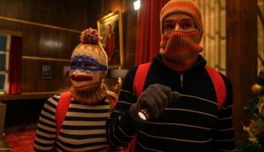 Misdaad loont op Netflix met 'Jingle Bell Heist': Kerst-romcom met een spannende twist