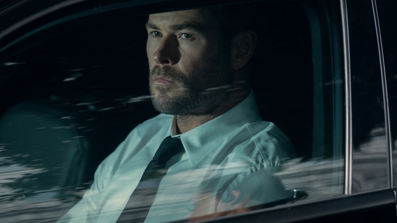 Chris Hemsworth is een ongrijpbare dief in de intrigrerende trailer van 'Crime 101'
