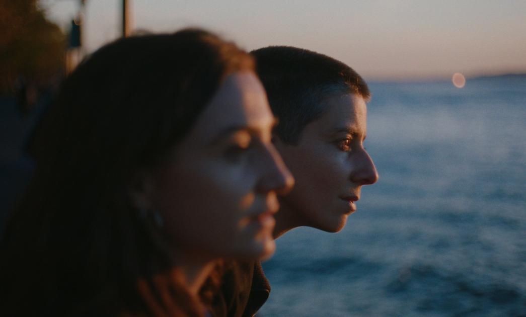 Debuutfilm 'Julian' is geloofwaardig ontroerend, dankzij uitmuntende hoofdrollen - BRUZZ