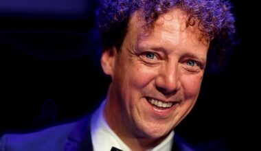 Belangrijkste cabaretprijs gaat naar Jochem Myjer: 'Een onwijze oppepper in pittige en fysieke tijd' - Omroep West