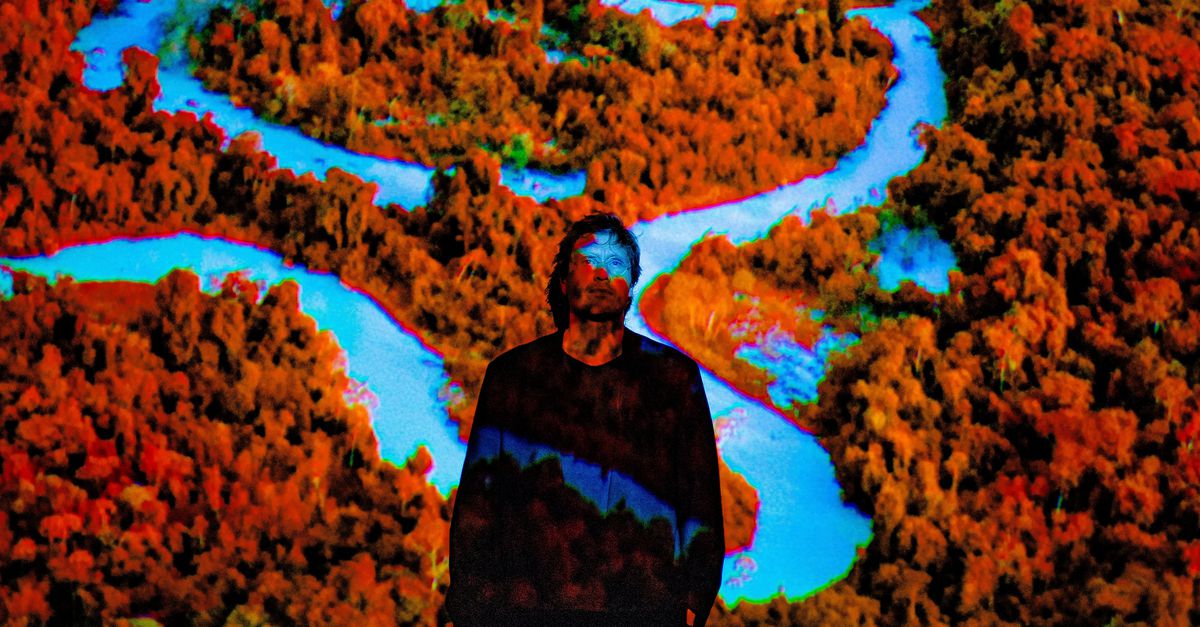 Richard Mosse filmde de vernietiging van het Amazonegebied met dezelfde camera’s die bepalen waar gekapt moet worden