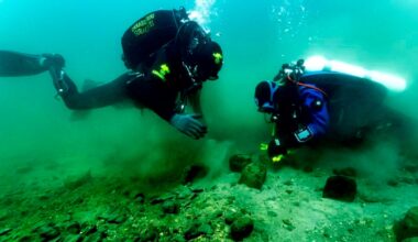 Overblijfselen van stad uit bronstijd gevonden op bodem van vulkanisch meer