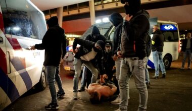 5 aanhoudingen bij protest tegen asielzoekerscentrum in Houten - RTV Utrecht