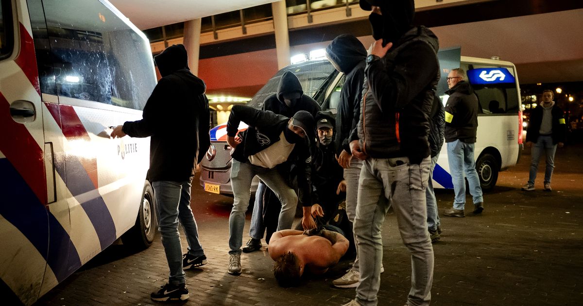 5 aanhoudingen bij protest tegen asielzoekerscentrum in Houten - RTV Utrecht