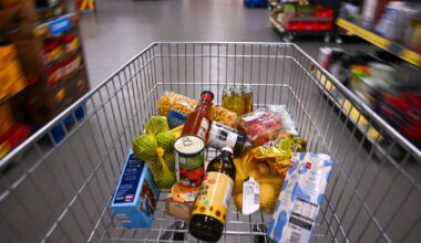 In 3 jaar tijd zijn de boodschappen in Nederland zo'n 33 procent duurder geworden, de ACM is daarom een onderzoek gestart